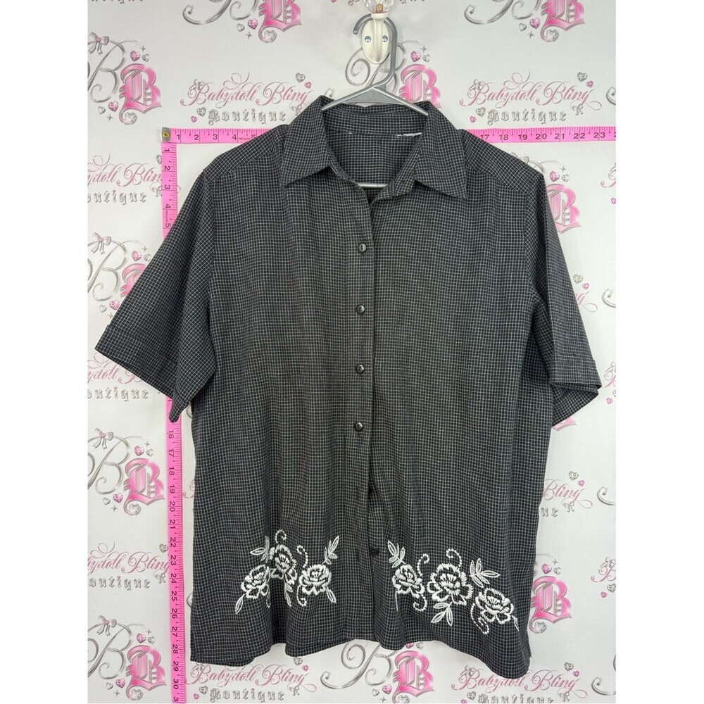 Shirt vintage Gray Short-Sleeve Button-Up Shirt with White Floral Embroidery